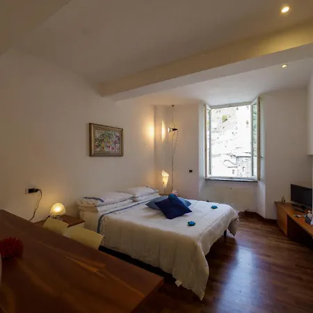 Margot Suite With Sea View And Ac Apartmán